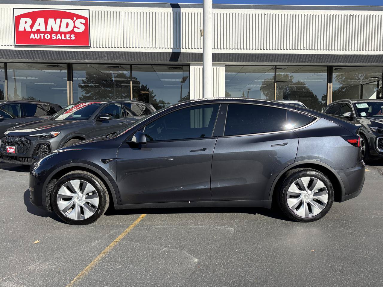 Used 2024 Tesla Model Y Long Range AWD/4WD image 16