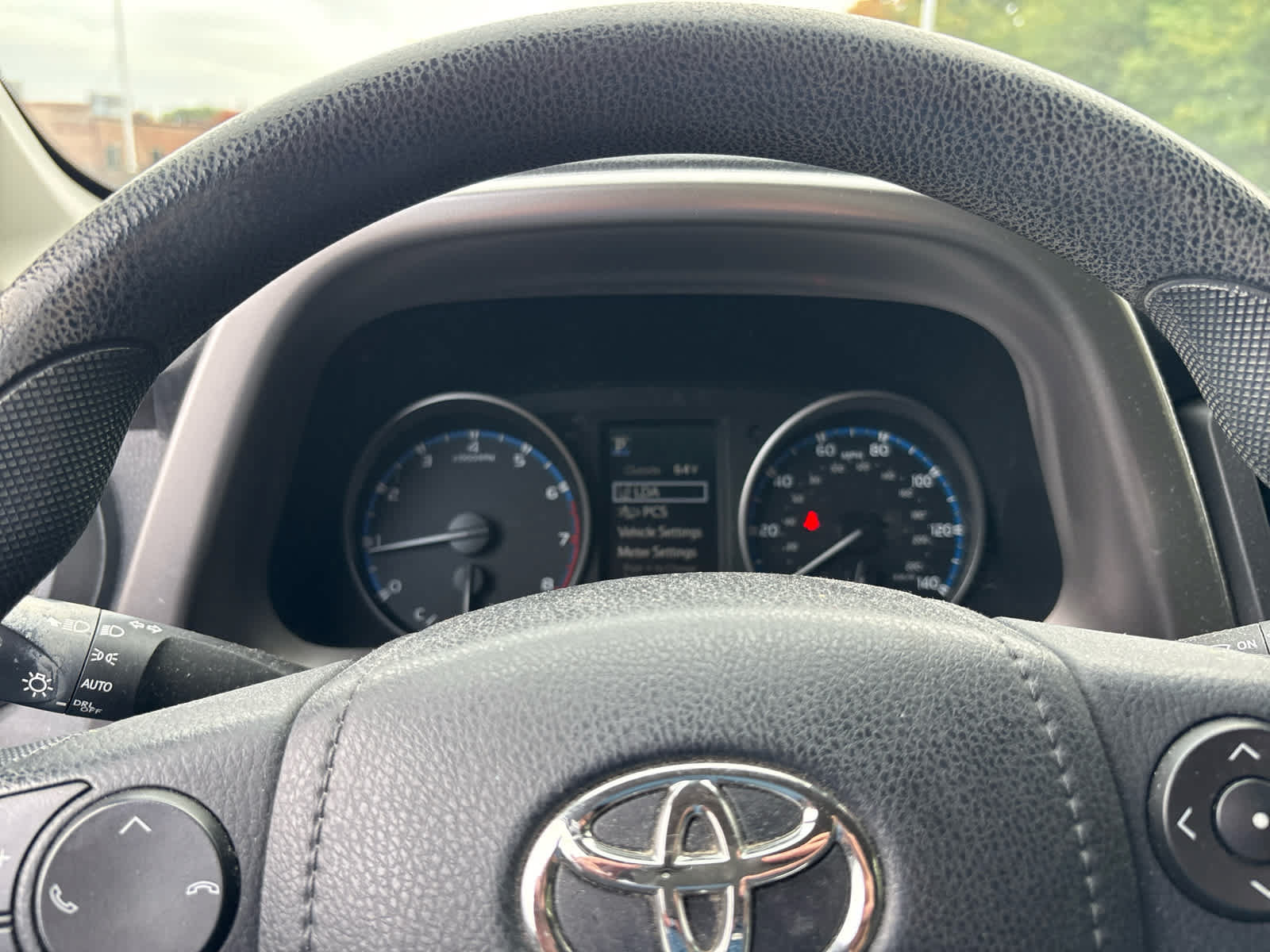Used 2017 Toyota RAV4 LE AWD/4WD image 9
