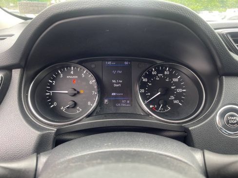 Used 2018 Nissan Rogue SV AWD/4WD image 15