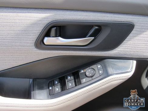 Certified 2023 Nissan Rogue SV FWD image 18