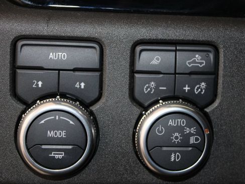 Used 2025 GMC Sierra 1500 SLT AWD/4WD image 50