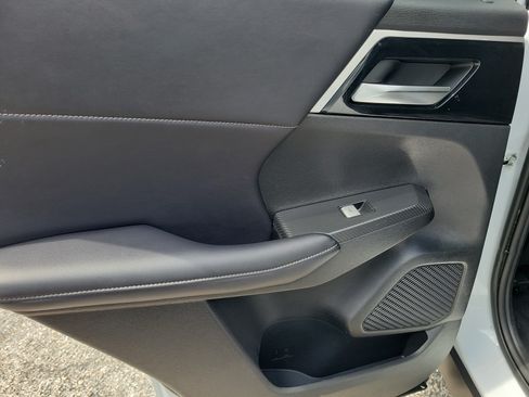 Used 2024 Mitsubishi Outlander SE AWD/4WD image 15