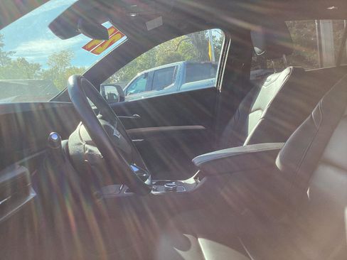 Used 2024 Cadillac XT4 Premium Luxury image 11