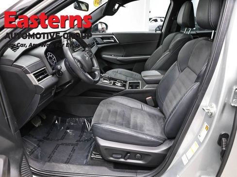 Used 2022 Mitsubishi Outlander SE image 14