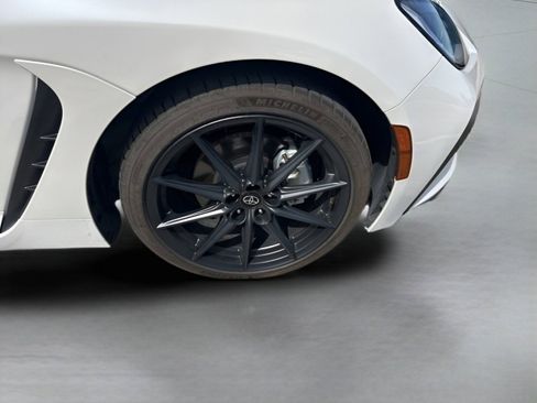 Used 2023 Toyota GR86 Premium RWD image 11