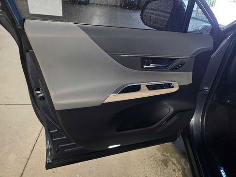 Used 2024 Toyota Venza Limited image 23