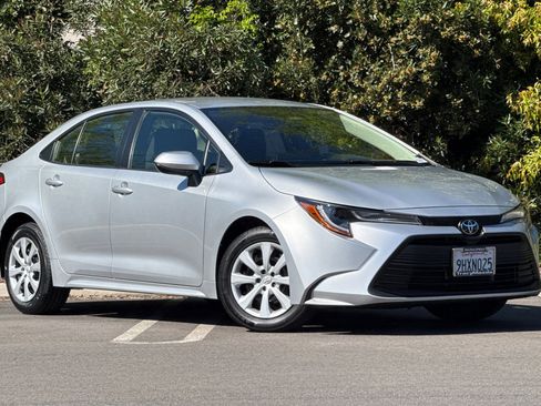 Used 2024 Toyota Corolla LE image 2