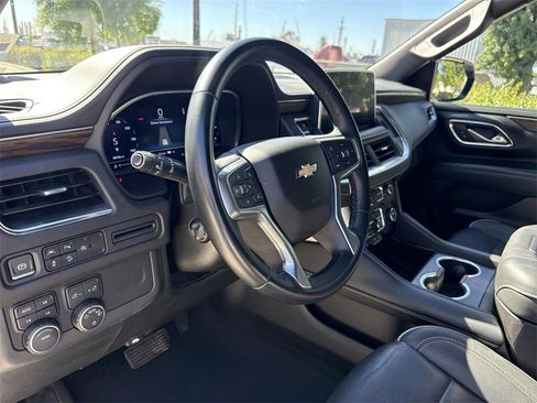 Used 2023 Chevrolet Suburban Premier image 9