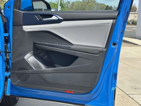 Used 2024 Volkswagen Taos SE image 9