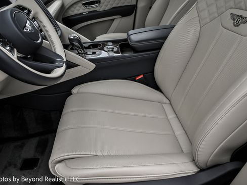 Used 2022 Bentley Bentayga image 28
