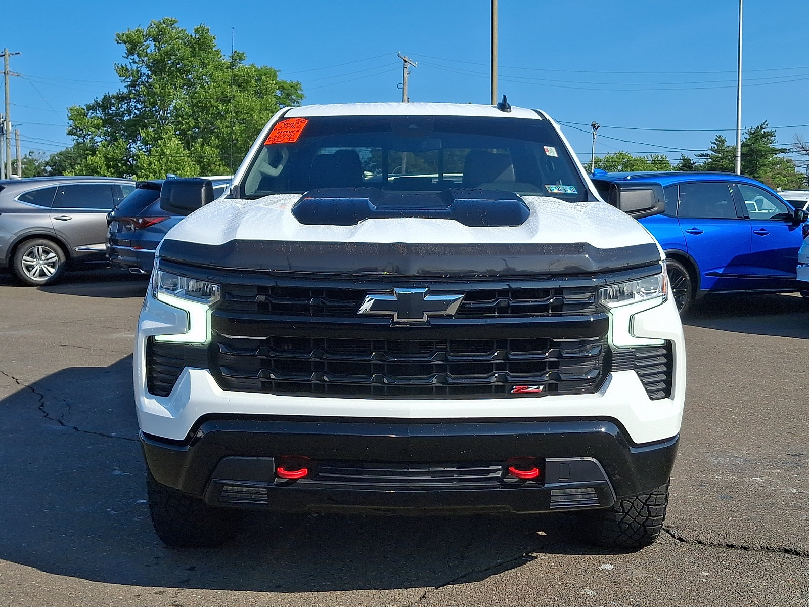 Used 2025 Chevrolet Silverado 1500 LT Trail Boss w/ Convenience Package II AWD/4WD image 2