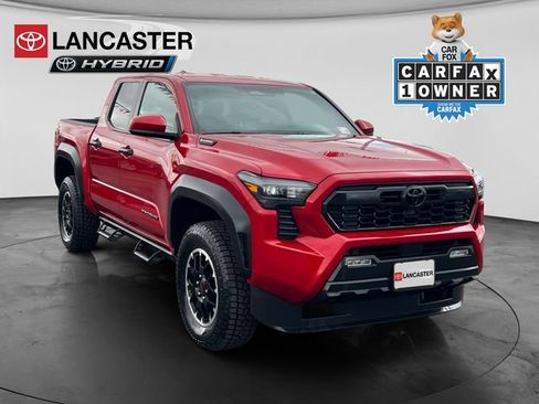 Used 2025 Toyota Tacoma TRD Off-Road AWD/4WD image 1