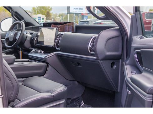 New 2026 Ford Expedition Max Platinum w/ Stealth Performance Package AWD/4WD image 10
