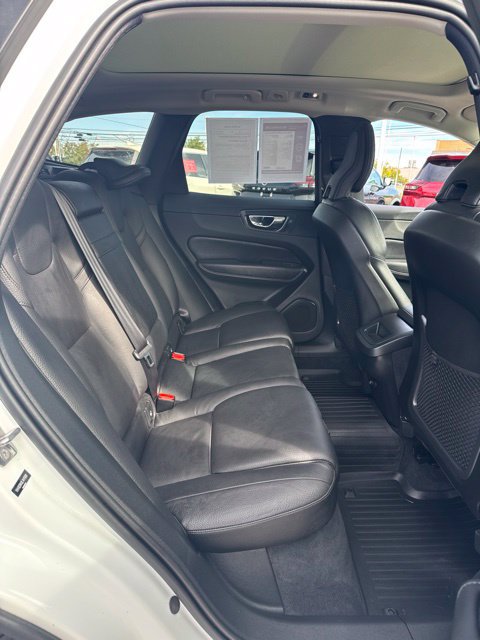 Used 2020 Volvo XC60 T5 Momentum w/ Protection Package Premier AWD/4WD image 15