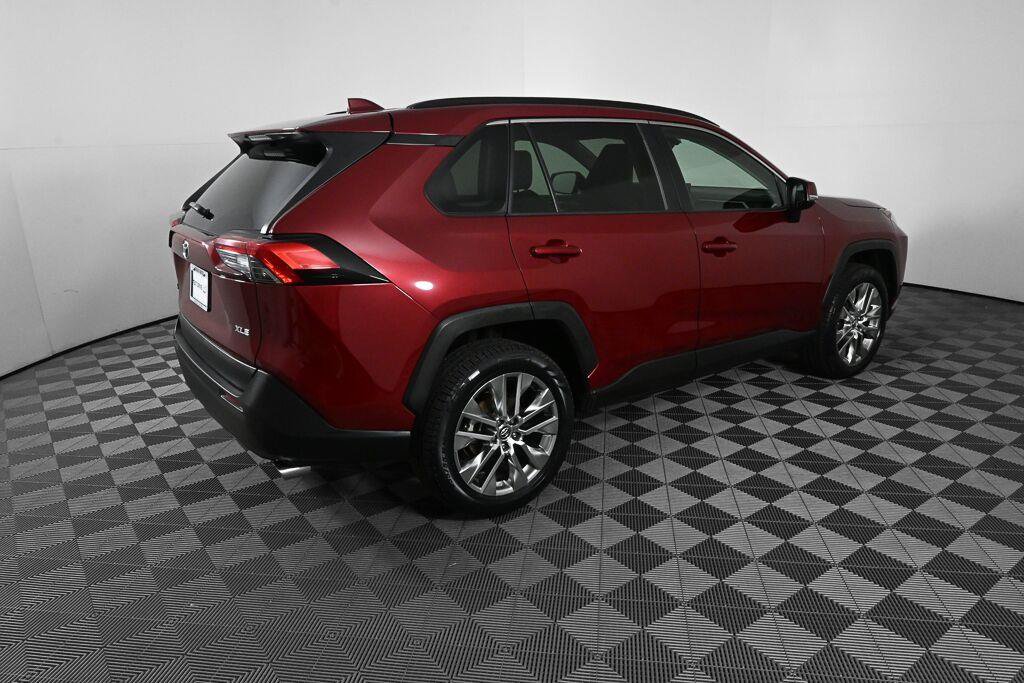 Used 2020 Toyota RAV4 XLE Premium FWD image 26