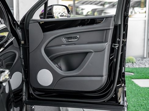 Used 2024 Bentley Bentayga Extended Wheelbase image 24