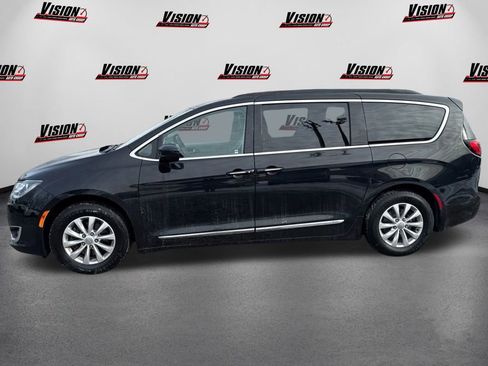 Used 2017 Chrysler Pacifica Touring-L image 8