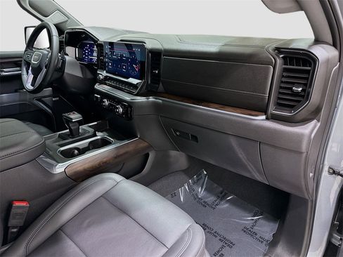 Used 2025 GMC Sierra 1500 SLT image 30