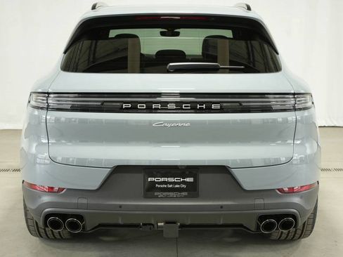 Certified 2025 Porsche Cayenne image 12