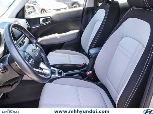 Certified 2025 Hyundai Venue SEL FWD image 17