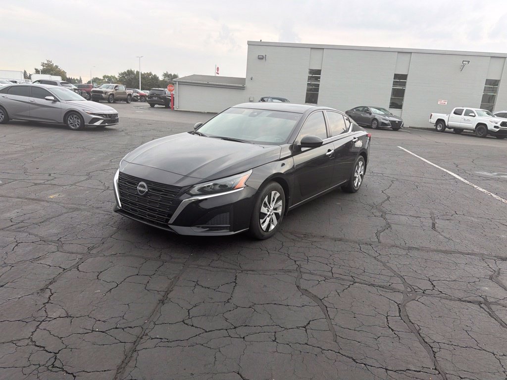 Used 2023 Nissan Altima 2.5 S FWD image 2