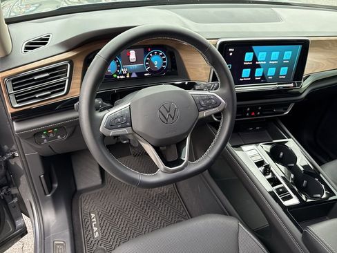 Certified 2024 Volkswagen Atlas SE image 23