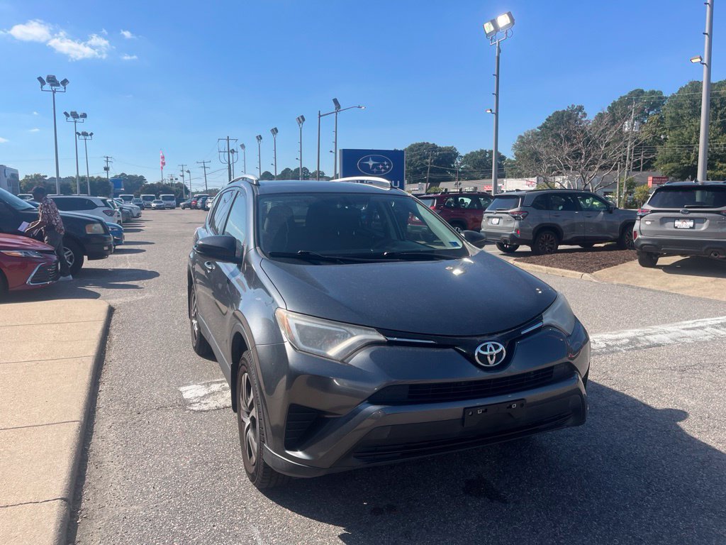 Used 2016 Toyota RAV4 LE FWD image 2