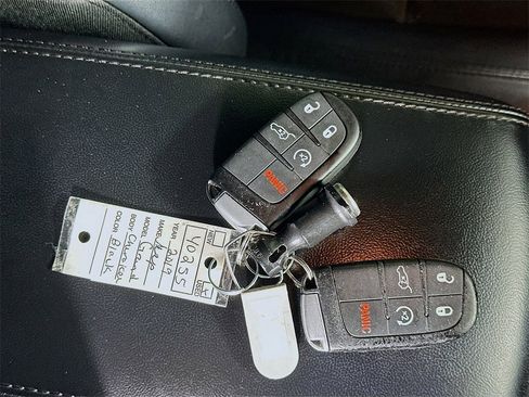 Used 2019 Jeep Grand Cherokee Altitude image 36