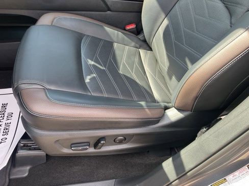 Used 2024 Nissan Pathfinder Platinum w/ Cargo Package image 11