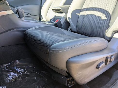 Used 2022 Subaru Forester Premium image 17