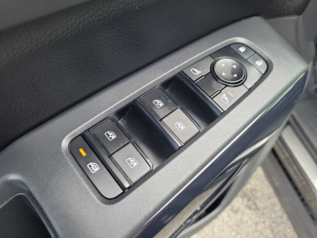 Used 2023 Nissan Pathfinder SV w/ SV Premium Package AWD/4WD image 14