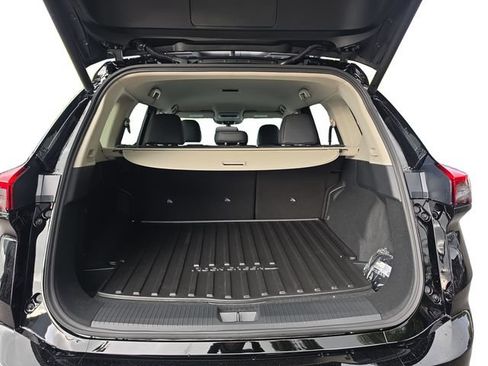 New 2026 Nissan Rogue SV AWD/4WD image 18