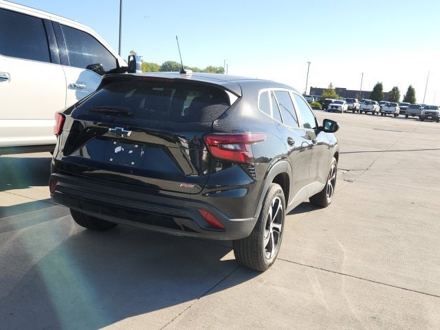 Used 2024 Chevrolet Trax RS w/ Driver Confidence Package FWD image 3