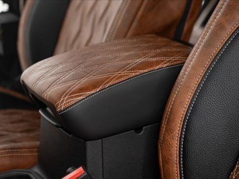 Used 2025 Jeep Wrangler Unlimited Sport image 43