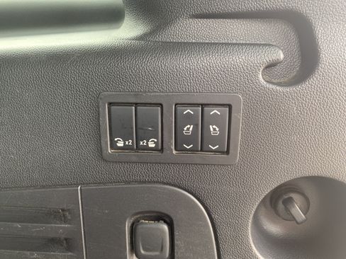 Used 2015 Chevrolet Suburban LTZ image 40