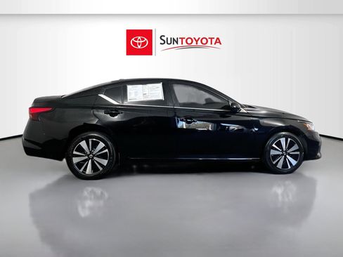 Used 2021 Nissan Altima 2.5 SV image 2
