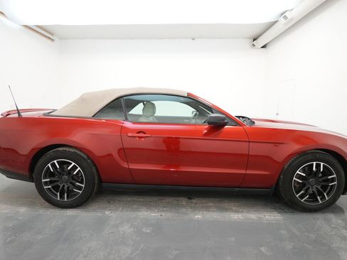 Used 2012 Ford Mustang Premium image 9