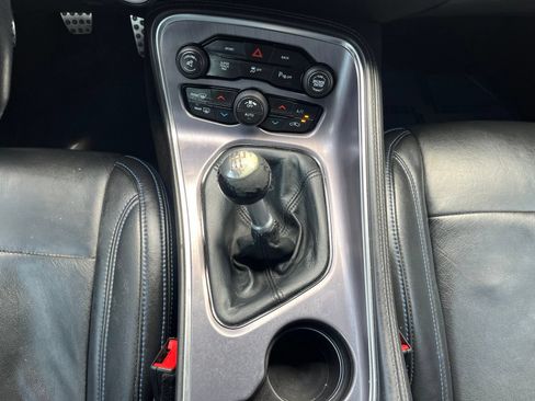 Used 2015 Dodge Challenger R/T RWD image 24