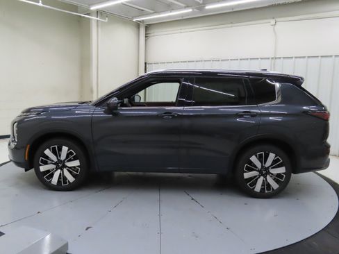 New 2025 Mitsubishi Outlander SEL image 6