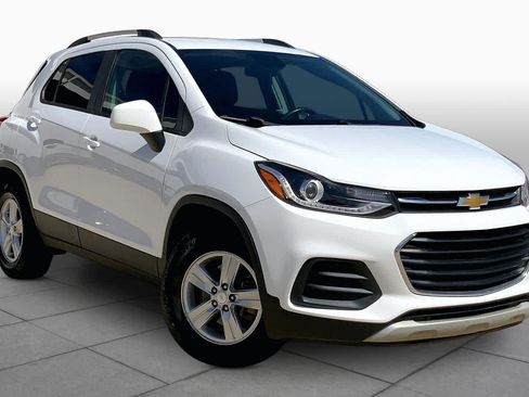 Certified 2022 Chevrolet Trax LT w/ Driver Confidence Package AWD/4WD image 3