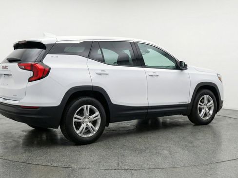 Used 2024 GMC Terrain SLE FWD image 9