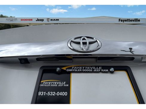 Used 2013 Toyota Camry XLE w/ Leather Pkg image 20