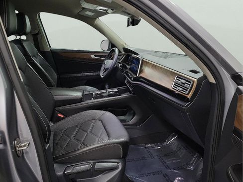 Used 2024 Volkswagen Atlas SE image 15