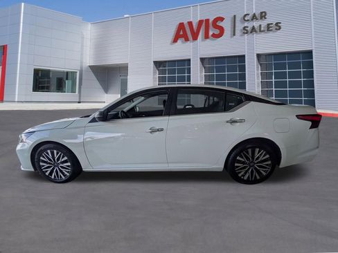 Used 2025 Nissan Altima 2.5 SV FWD image 11