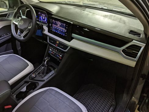 New 2025 Volkswagen Taos SE image 21