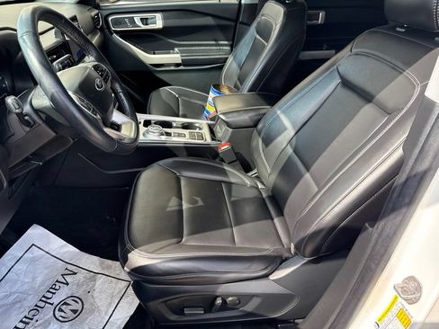 Used 2023 Ford Explorer XLT w/ Equipment Group 202A RWD image 3