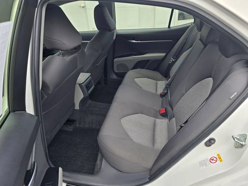 Used 2018 Toyota Camry LE FWD image 16