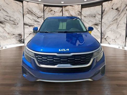 Used 2023 Kia Seltos LX AWD/4WD image 2