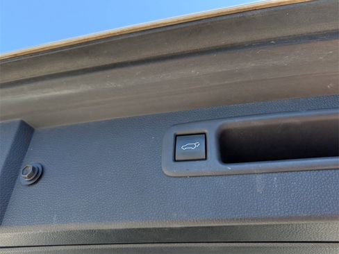 Used 2020 Toyota Highlander Limited image 32