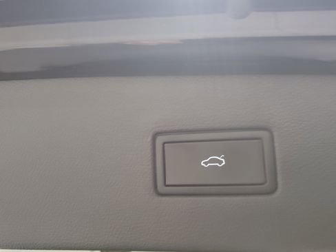 Used 2024 Volkswagen Tiguan SE R-Line image 16